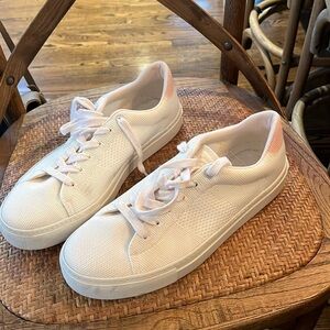 GREATS Womens sneakers Made in Italy Size 9.5 off white with pink heel detail